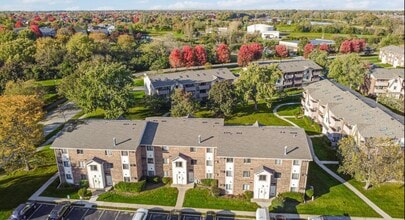 18 Echo Ct, Unit Unit 14 in Vernon Hills, IL - Building Photo - Building Photo