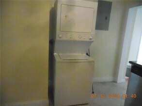 560 SE 23rd Ave-Unit -1 in Pompano Beach, FL - Building Photo - Building Photo