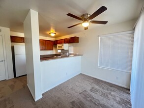 2101 Blue Breeze Dr in Las Vegas, NV - Building Photo - Building Photo