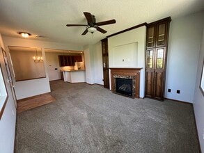 1979 Sierra Dr in Hastings, MN - Building Photo - Building Photo