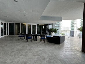 170 SE 14th St, Unit PH08 in Miami, FL - Building Photo - Building Photo