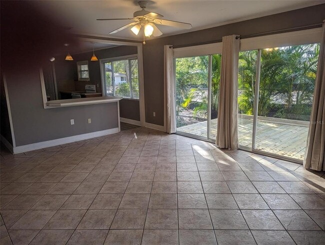 1368 S Shade Ave in Sarasota, FL - Building Photo - Building Photo