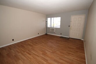 797 E Harmon Ave in Las Vegas, NV - Building Photo - Building Photo