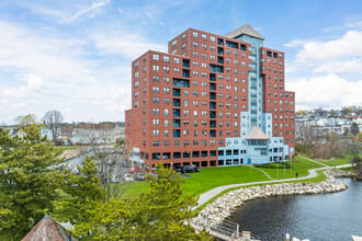 Point Gloria Condominiums in Fall River, MA - Building Photo - Building Photo