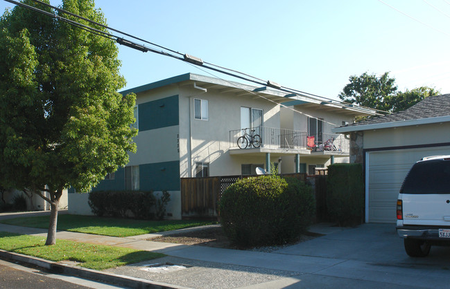 2332 B Pauline Dr in San Jose, CA - Foto de edificio - Building Photo