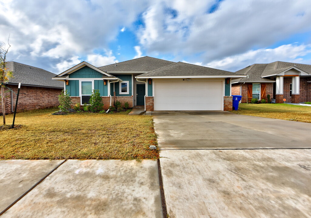 2220 Arcady Ave in Norman, OK - Building Photo