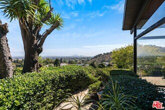 5961 Wrightcrest Dr in Culver City, CA - Building Photo - Building Photo