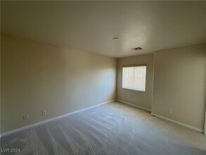 5073 Tunnel Falls Dr in Las Vegas, NV - Building Photo - Building Photo