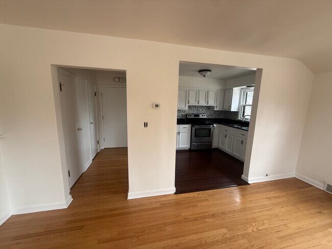 204 N Locust St, Unit 1 in Oconomowoc, WI - Building Photo - Building Photo
