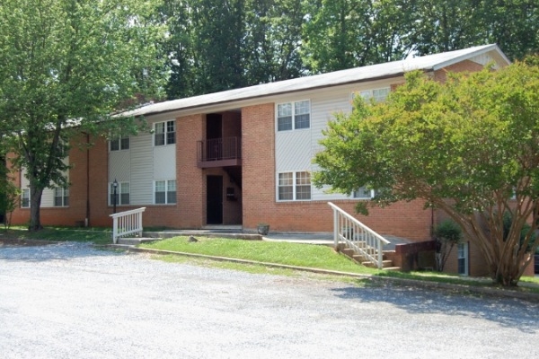 The Pines Village in Lynchburg, VA - Building Photo