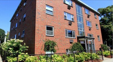 40 Gardner St, Unit 3 in Boston, MA - Foto de edificio - Building Photo