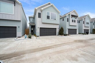 8115 Esther Acres Ln in Houston, TX - Building Photo - Building Photo