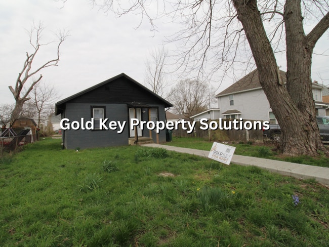 property at 2815 S Elm St