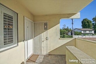 16755 Parthenia St in Los Angeles, CA - Foto de edificio - Building Photo