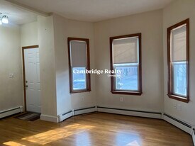 16 Clarendon St, Unit 14 in Watertown, MA - Foto de edificio - Building Photo