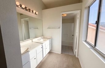 2565 W Fairview Dr in Rialto, CA - Building Photo - Building Photo