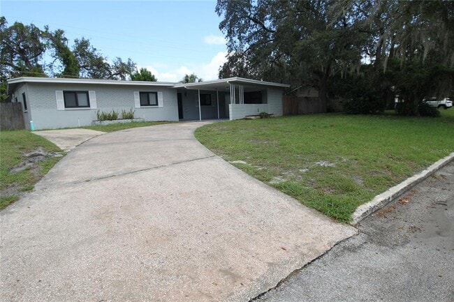 property at 115 N Lakewood Cir