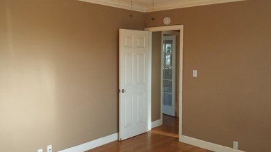 1311 E 1st St, Unit 11 in Long Beach, CA - Foto de edificio - Building Photo