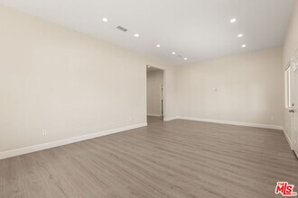 6255 Gentry Ave in Los Angeles, CA - Building Photo - Building Photo