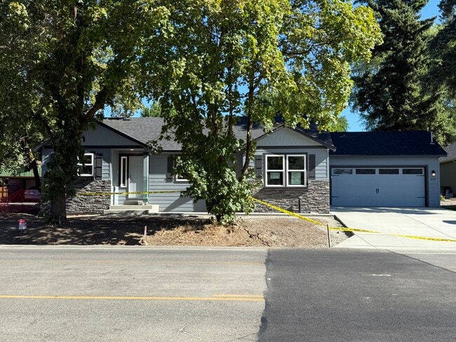 10017 E Mission Ave in Spokane Valley, WA - Foto de edificio - Building Photo