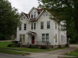 4 Elm St in Alfred, NY - Foto de edificio - Building Photo