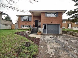 365 Roselawn Pl in Waterloo, ON - Building Photo