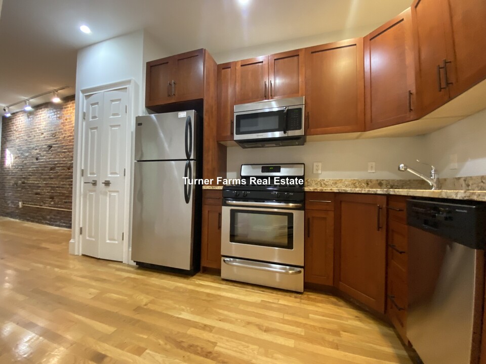 88A West Cedar St, Unit 02 in Boston, MA - Building Photo