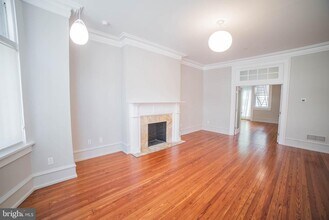 2126 Locust St in Philadelphia, PA - Building Photo - Building Photo