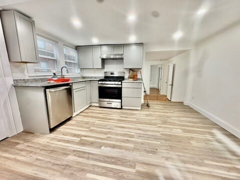 340 Market St, Unit 1 in Boston, MA - Foto de edificio - Building Photo