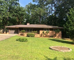 729 Park Ln in Fultondale, AL - Building Photo