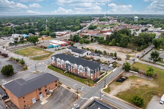 Center Crossing in Hickory, NC - Foto de edificio - Building Photo