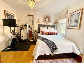 10 Derne St, Unit 3 in Boston, MA - Foto de edificio - Building Photo