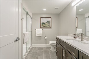 205 Lakeshore Dr in Canandaigua, NY - Building Photo