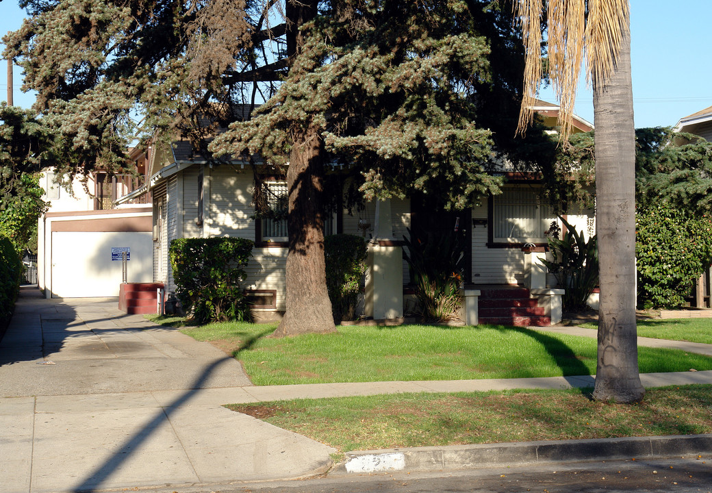 825 S Myrtle Ave in Inglewood, CA - Building Photo