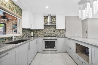 4225 SW 133rd Ct in Miami, FL - Foto de edificio - Building Photo