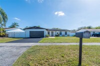 7681 SW 135th Ave in Miami, FL - Building Photo - Building Photo