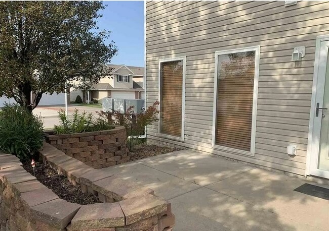 6705 Milan Dr in Lincoln, NE - Foto de edificio - Building Photo