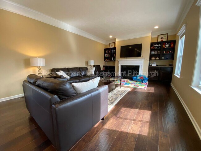 449 Beech Dr in Mckees Rocks, PA - Building Photo - Building Photo