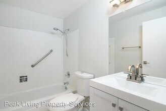 6041 California Ave SW in Seattle, WA - Building Photo - Building Photo