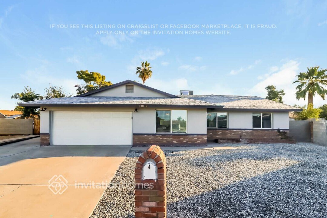 10845 N 44th Ln in Glendale, AZ - Foto de edificio