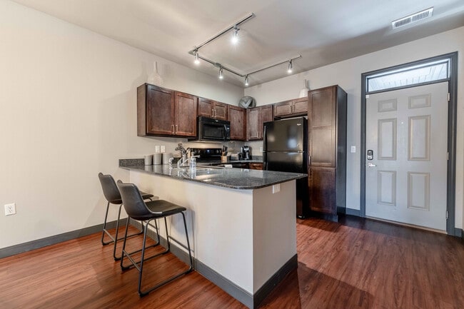 Township 28 in Springfield, MO - Foto de edificio - Building Photo