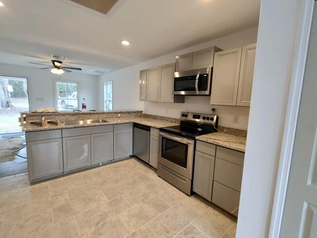 321 Cedar Trl in Madison, FL - Foto de edificio - Building Photo