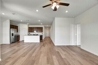 1718 San Jacinto Dr in Brenham, TX - Building Photo - Building Photo