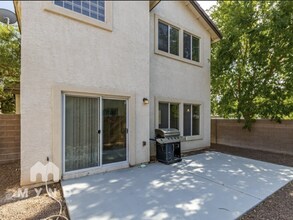 924 Shades End Ave in North Las Vegas, NV - Building Photo - Building Photo