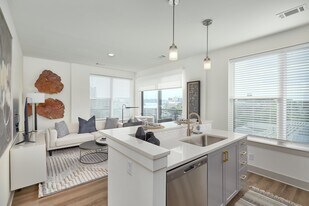 Church and Henley Apartments in Knoxville, TN - Building Photo