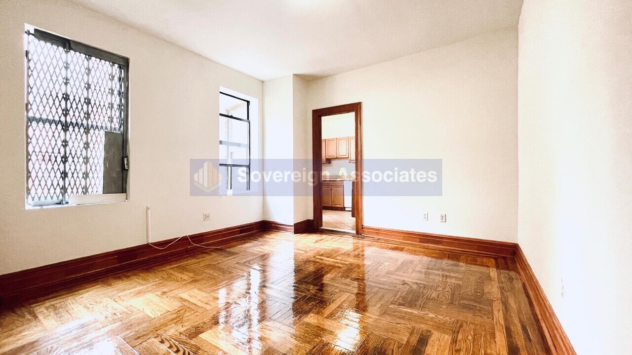 64 W 108th St in New York, NY - Building Photo