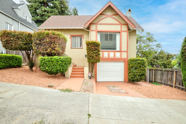 733 Grosvenor Pl in Oakland, CA - Building Photo - Building Photo