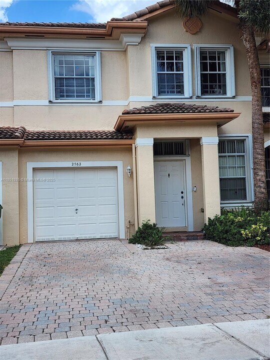 2762 SW 85th Ave in Miramar, FL - Foto de edificio