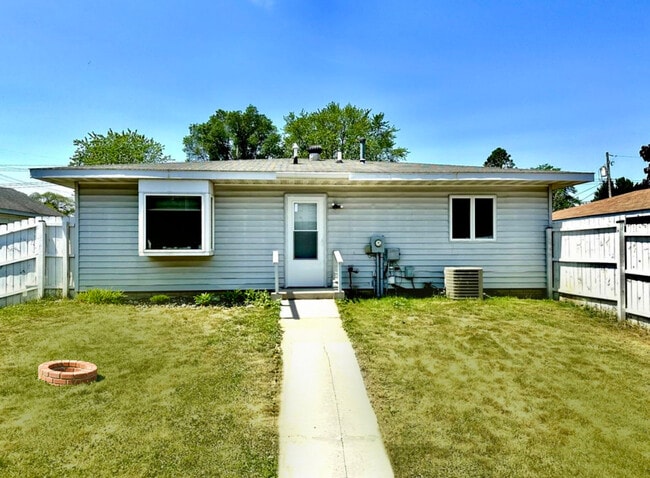 1710 Onalaska Ave in La crosse, WI - Foto de edificio - Building Photo