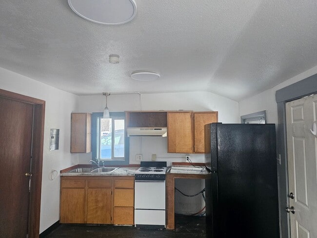 1458 Noble St in Fairbanks, AK - Building Photo - Building Photo